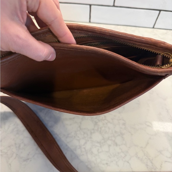 Vintage Coach Legacy 9966 Tan Brown Leather Brass Hardware - Picture 3 of 10